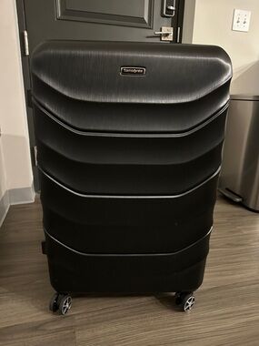 Samsonite Large Black Textured Hardside Spinner Luggage